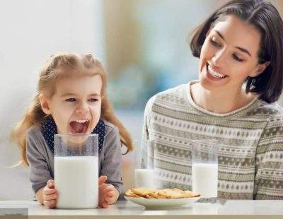 儿童和成人每天喝多少牛奶合适？