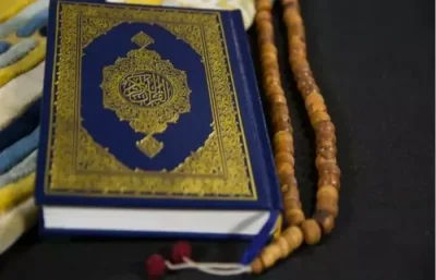 亚齐妇女为何在清真寺里疯狂抨击《古兰经》？