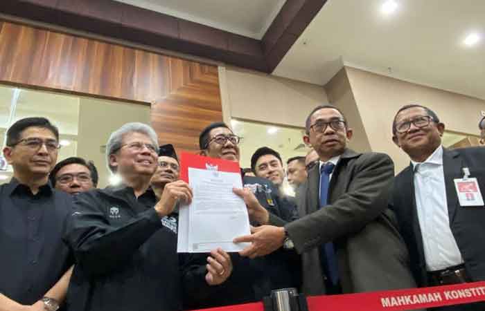 甘贾尔-马福向宪院申请大选纠纷诉讼 印尼统一党表示支持　为人民
