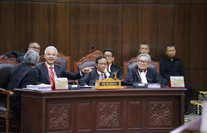 甘贾尔-马福向宪院提呈五项诉求 印度尼西亚不可返回新秩序时代政