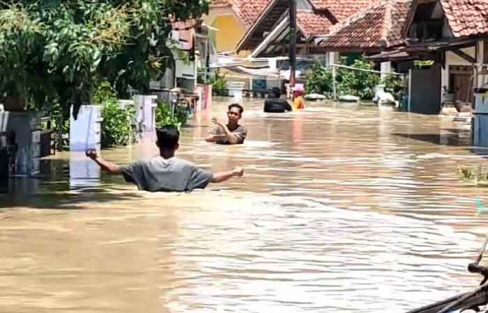 井里汶洪水影响：36 个村庄被淹没，数万名居民流离失所