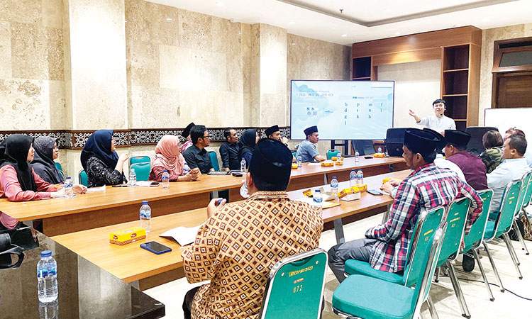 印尼国家清真寺开设中文培训班