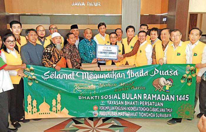 泗水华社团体捐赠礼包给东爪哇穆斯林联合协会
