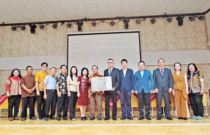 中国柳州城市职业学院代表团访必利达三语学校