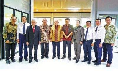 黄金城教授被委任为印尼总统大学医学院董事会主席