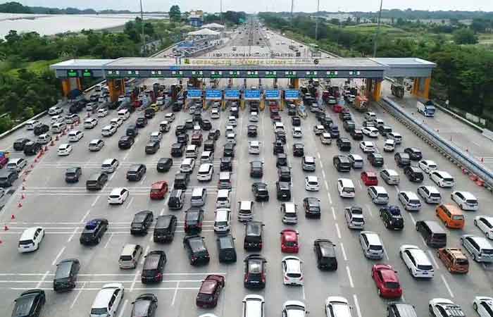 高速路管理公司：返回潮进入高峰期 4月14日近百万辆汽车返回雅加
