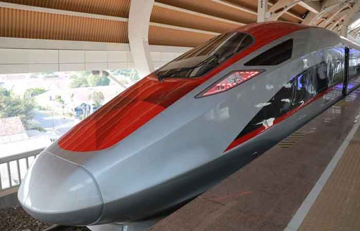 卢虎部长要求中国政府协助印尼 持续开发雅加达-泗水高铁建设项目