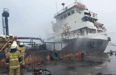 KBN Marunda 港口载有燃料船只失火，居民听到巨大爆炸声