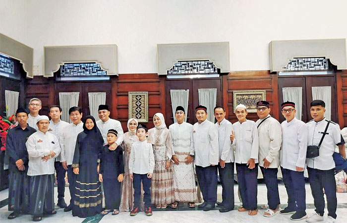 印尼泗水哈夷郑和（清真寺）基金会和清真寺管理层和捐助者出席泗